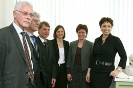 von links nach rechts: Prof. Reiser, Prof. Wirsing, Prof. Graw, PD Mützel, Ministerialrätin Isabella Gold (StMAS), Familienministerin Haderthauer